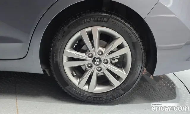 Hyundai Avante 2017 1.6 автомат (гидро), миниатюра 7