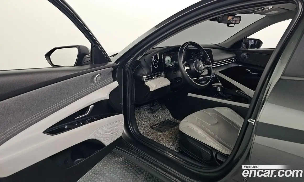 Hyundai Avante 2022 1.6 автомат (гидро), фото 13