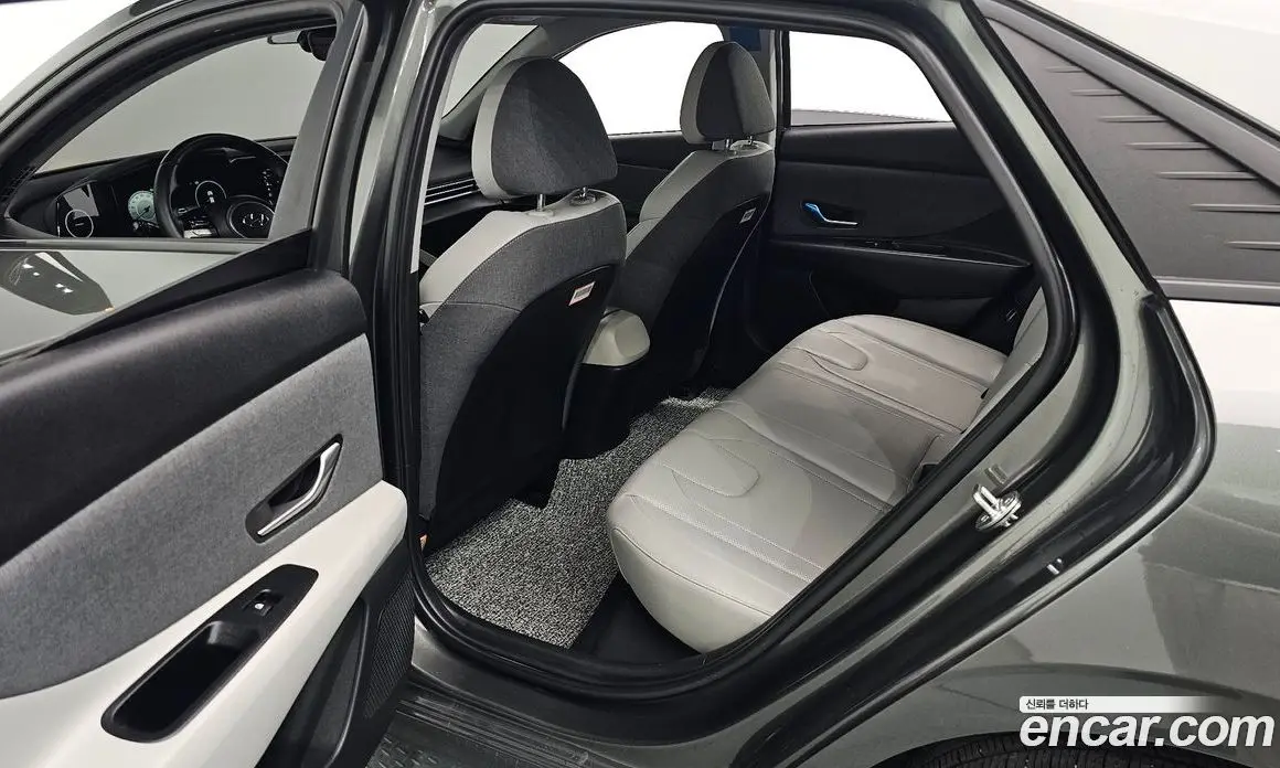 Hyundai Avante 2022 1.6 автомат (гидро), фото 17