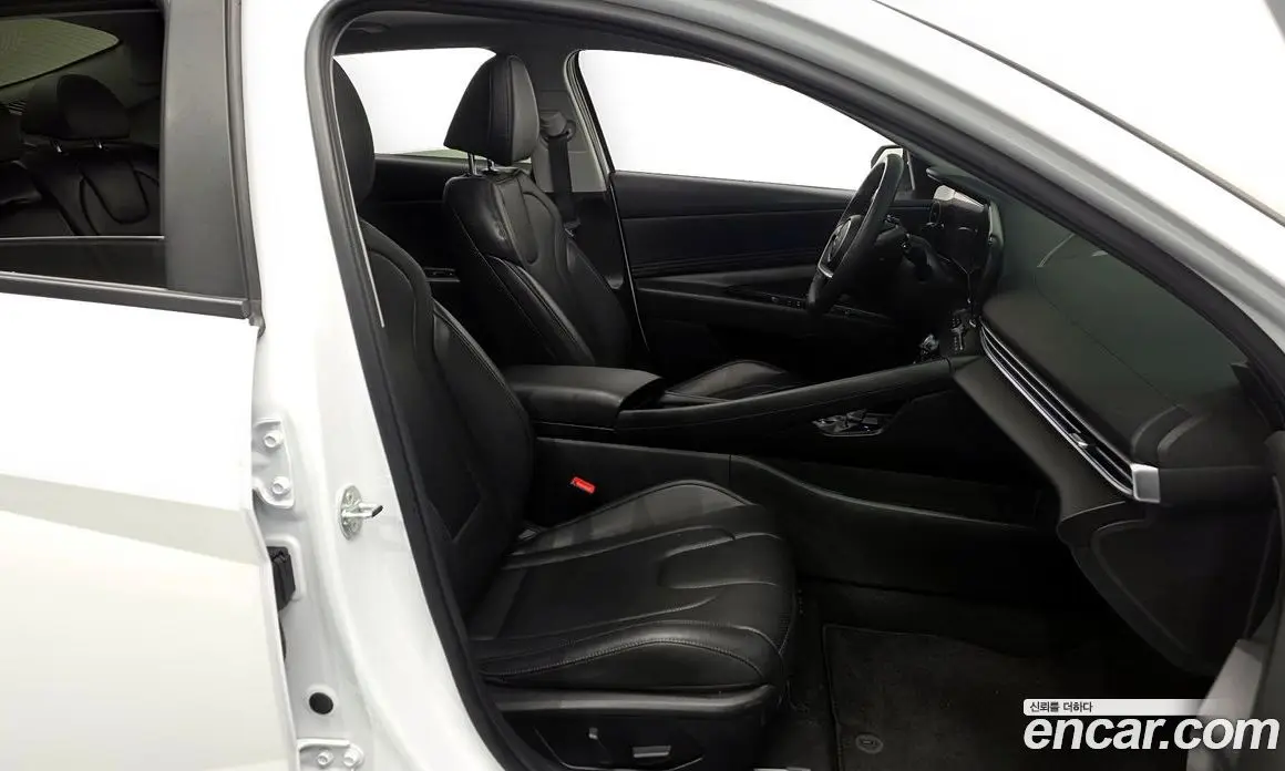 Hyundai Avante 2024 1.6 автомат (гидро), фото 11