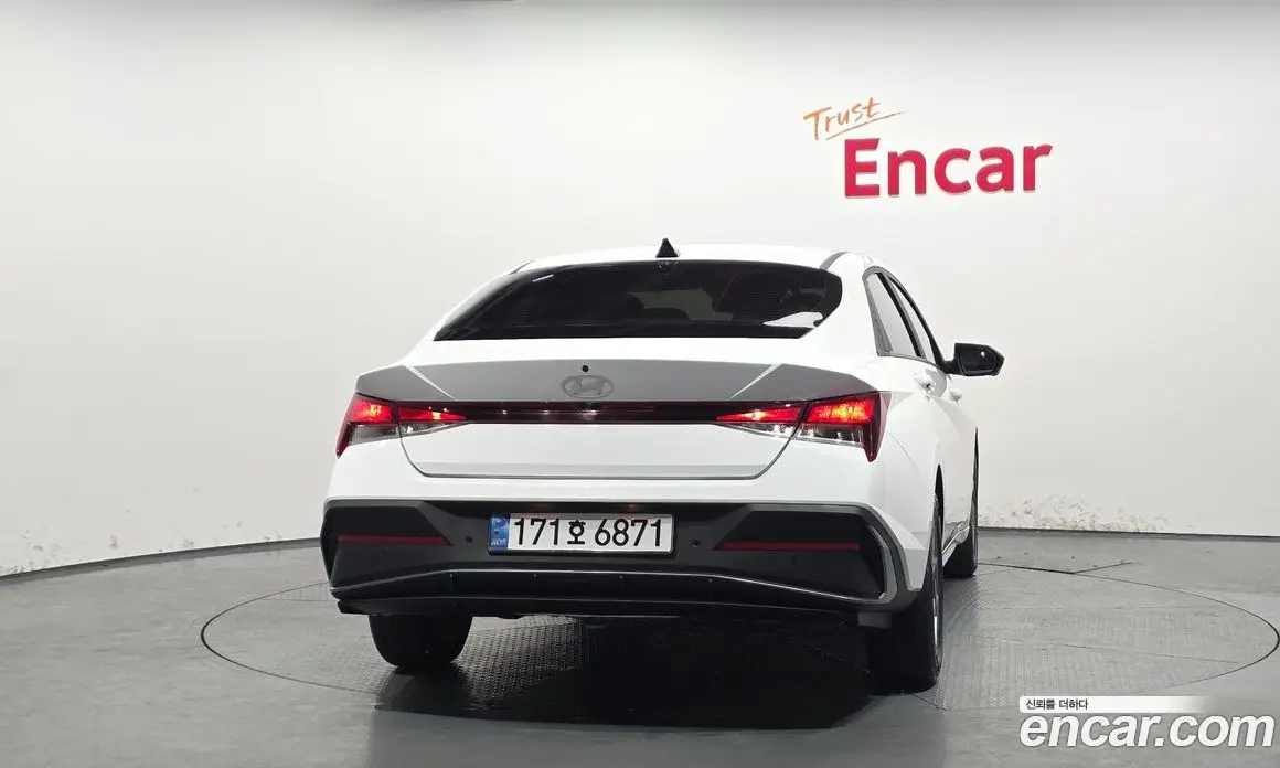 Hyundai Avante 2024 1.6 автомат (гидро), фото 4