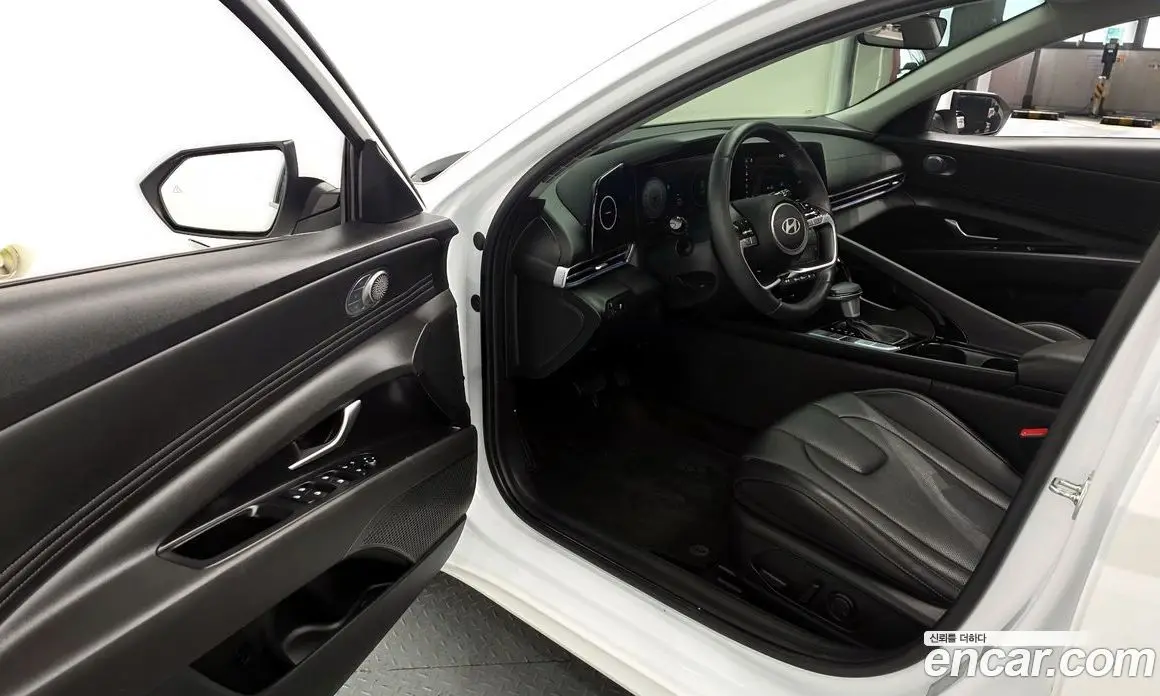 Hyundai Avante 2024 1.6 автомат (гидро), фото 10