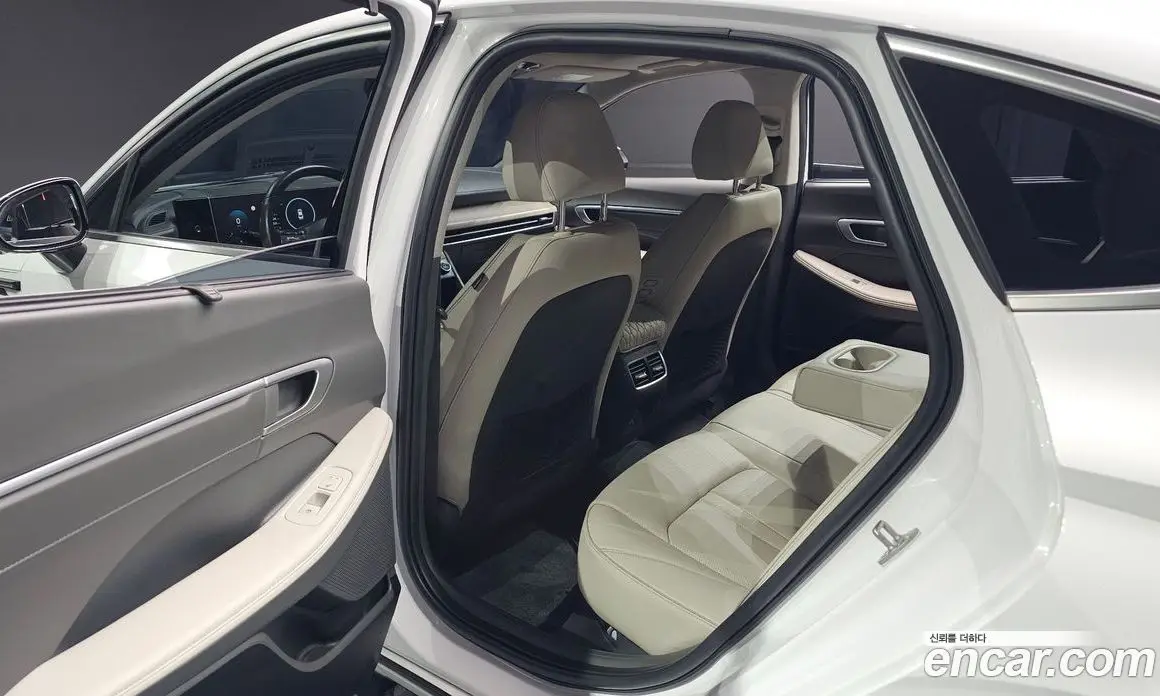 Hyundai Sonata 2023 1.6 автомат (гидро), фото 12
