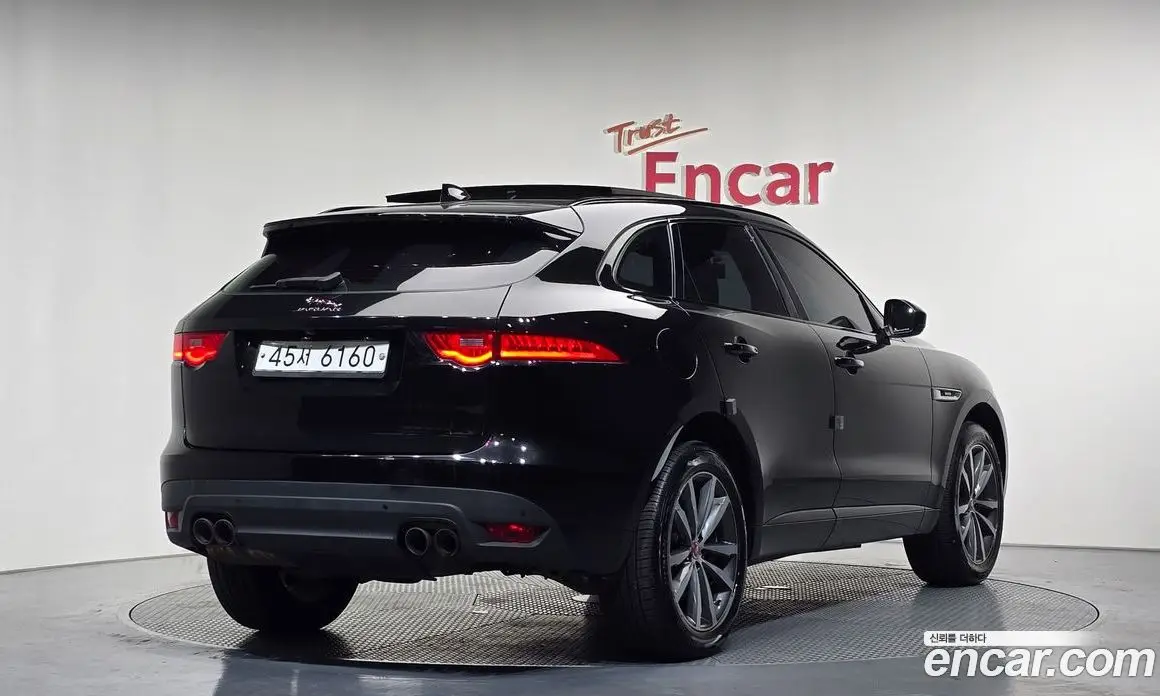 Jaguar F-Pace 2019 2.0 автомат (гидро), фото 1 Jaguar F-Pace 2019 2.0 автомат (гидро), фото 1