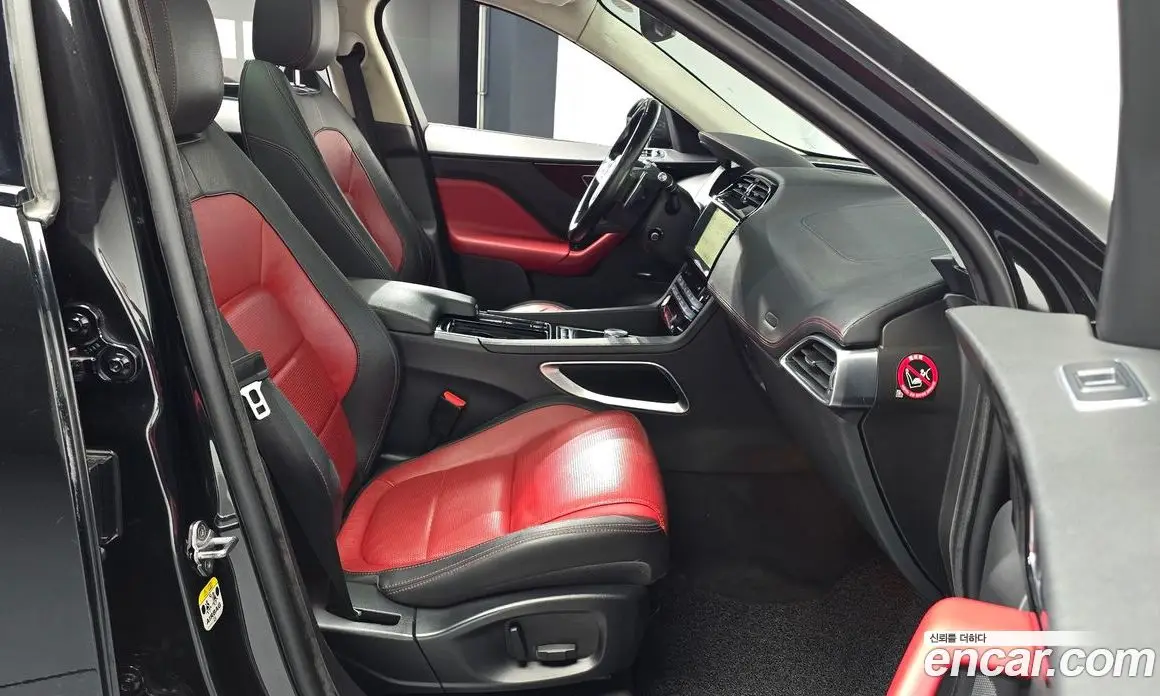 Jaguar F-Pace 2019 2.0 автомат (гидро), фото 15 Jaguar F-Pace 2019 2.0 автомат (гидро), фото 15