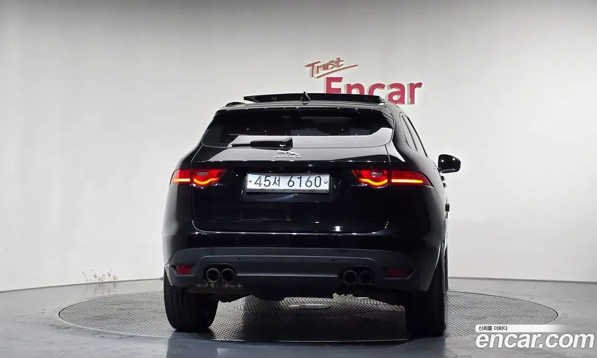Jaguar F-Pace 2019 2.0 автомат (гидро), фото 3 Jaguar F-Pace 2019 2.0 автомат (гидро), фото 3