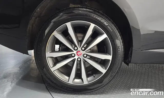 Jaguar F-Pace 2019 2.0 автомат (гидро), миниатюра 4 Jaguar F-Pace 2019 2.0 автомат (гидро), миниатюра 4