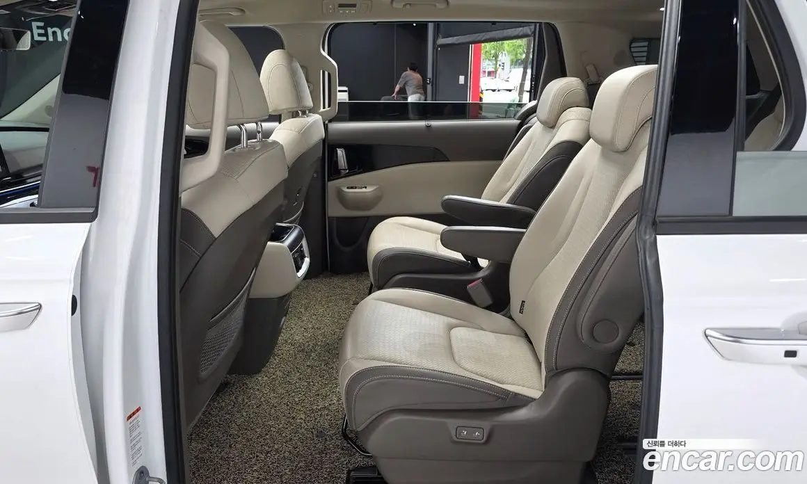 Kia Carnival 2024 1.6 автомат (гидро), фото 18