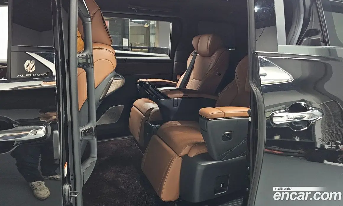 Toyota Alphard 2023 2.5 автомат (гидро), фото 15 Toyota Alphard 2023 2.5 автомат (гидро), фото 15