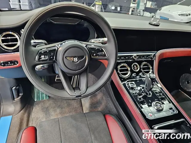 Bentley Continental 2023 4.0 автомат (гидро), миниатюра 12