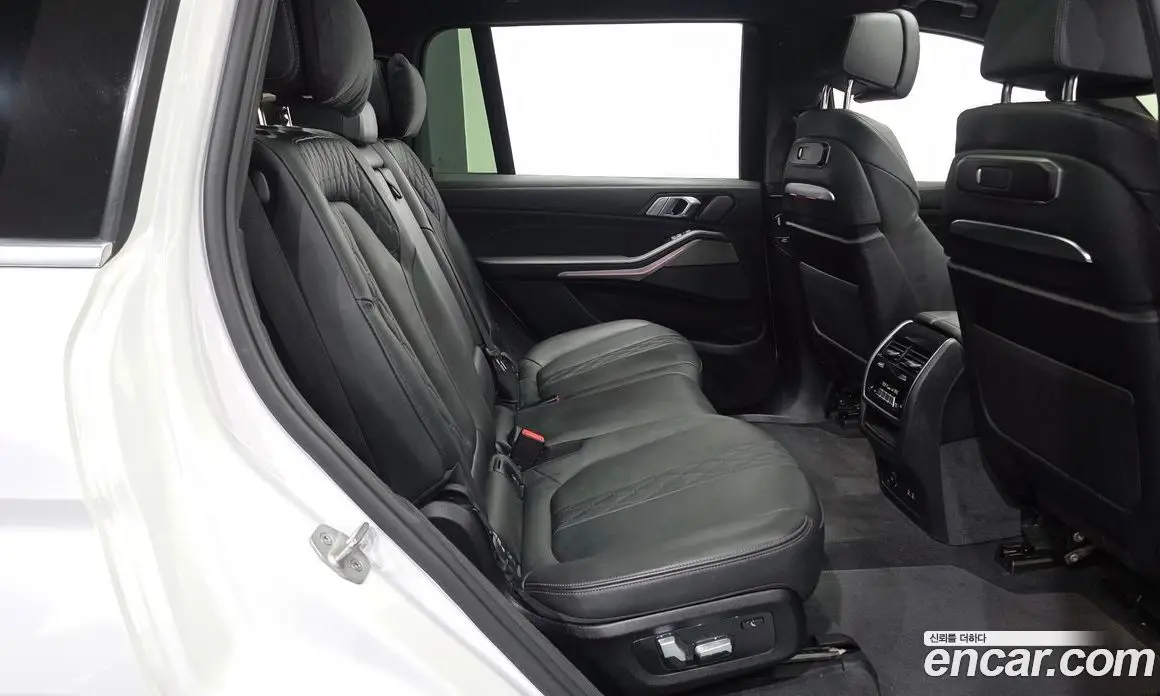 BMW X7 2023 3.0 автомат (гидро), фото 12