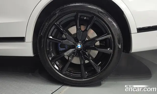 BMW X7 2025 4.4 автомат (гидро), миниатюра 7