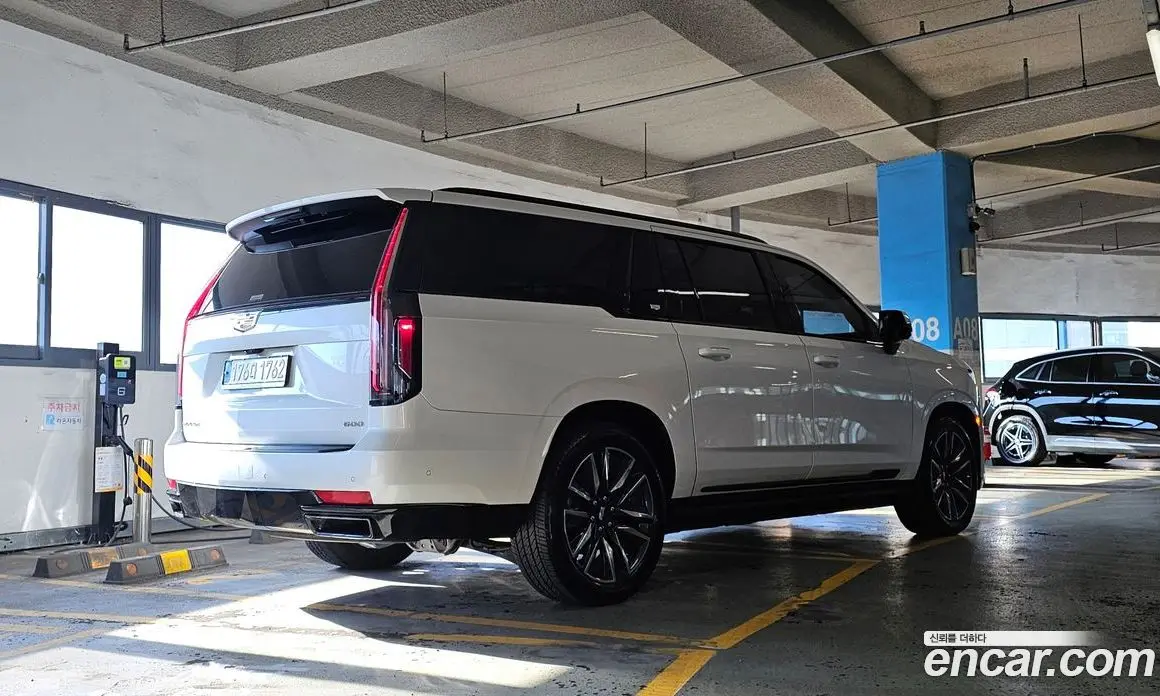 Cadillac Escalade 2023 6.2 автомат (гидро), фото 2 Cadillac Escalade 2023 6.2 автомат (гидро), фото 2