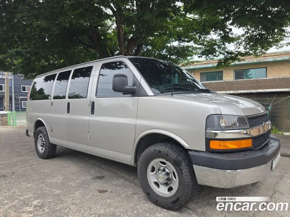 Chevrolet Express Van 2008 6.0 автомат (гидро), фото 8