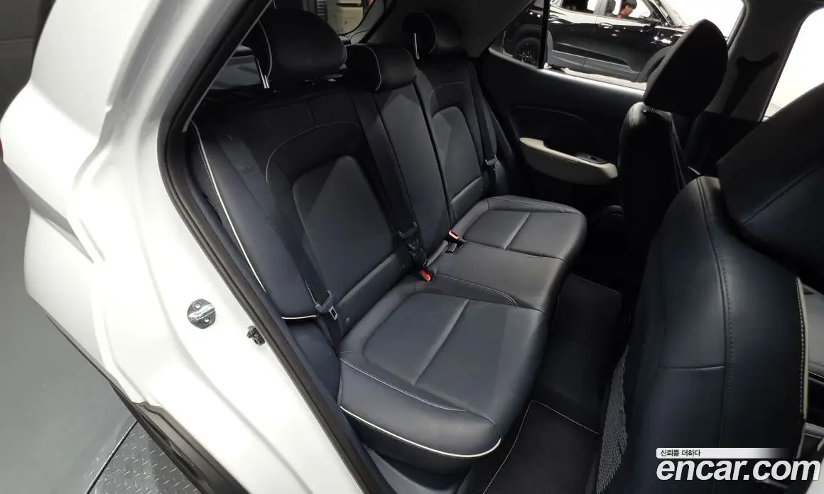 Hyundai Venue 2022 1.6 автомат (гидро), фото 16