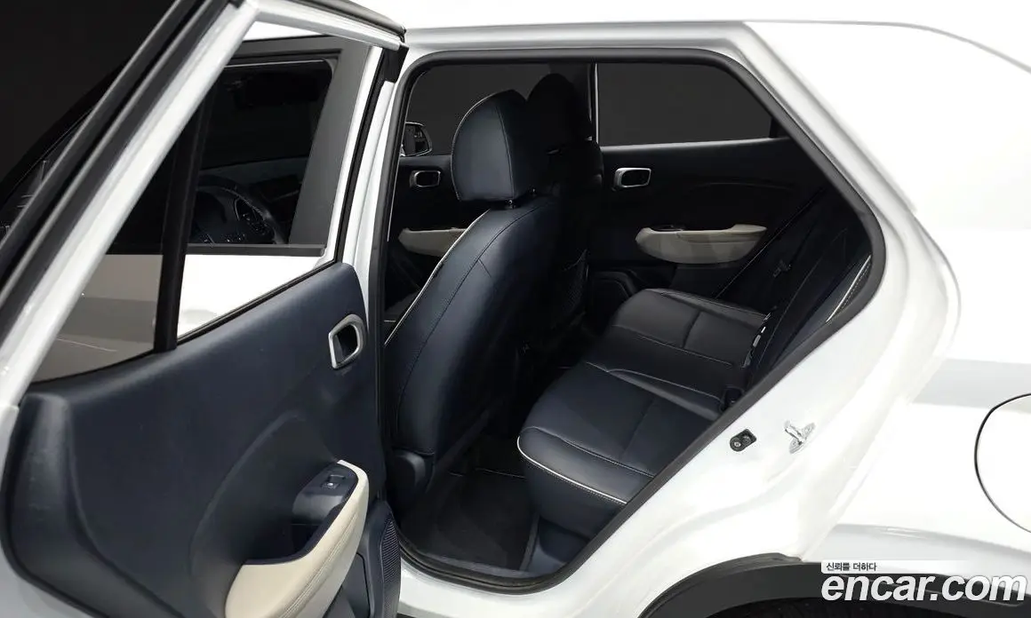 Hyundai Venue 2022 1.6 автомат (гидро), фото 18