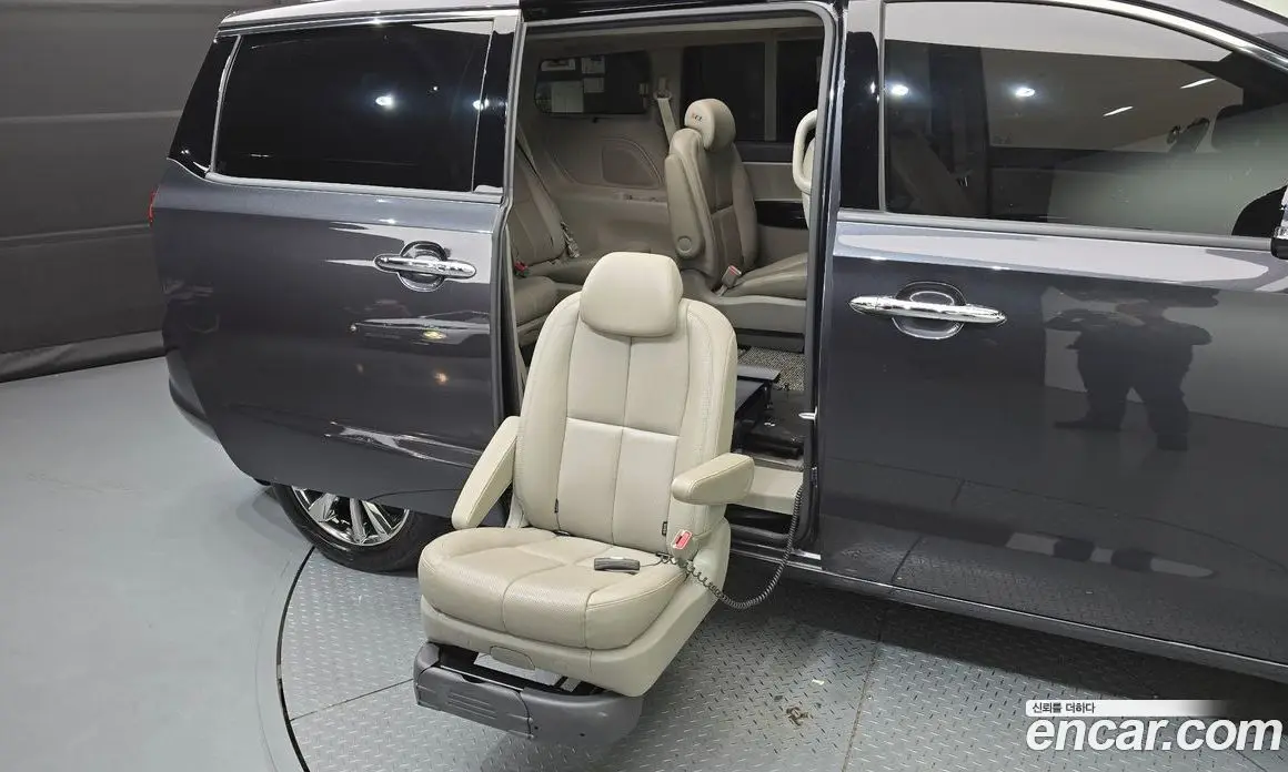 Kia Carnival 2020 2.2 автомат (гидро), фото 19