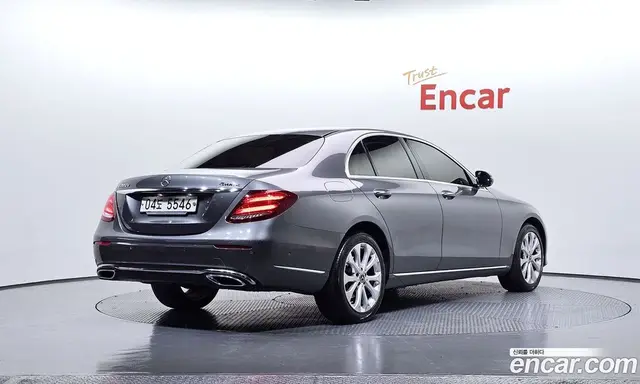 Mercedes-Benz E-Class 2018 1.9 автомат (гидро), миниатюра 2