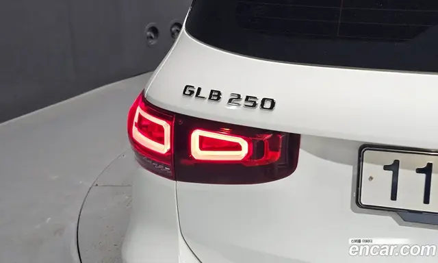 Mercedes-Benz GLB-Class 2021 2.0 автомат (гидро), миниатюра 8