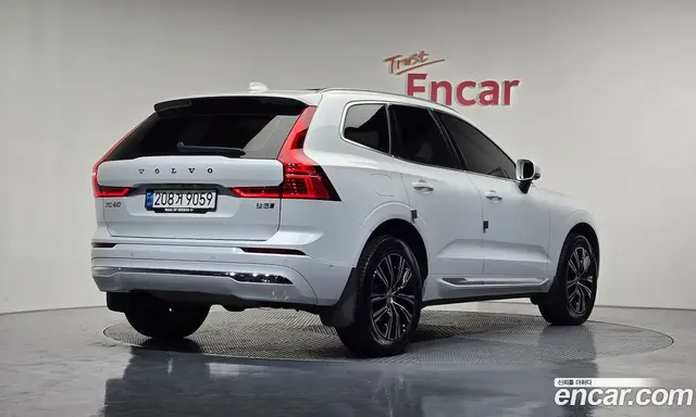 Volvo XC60 2022 2.0 автомат (гидро), миниатюра 2