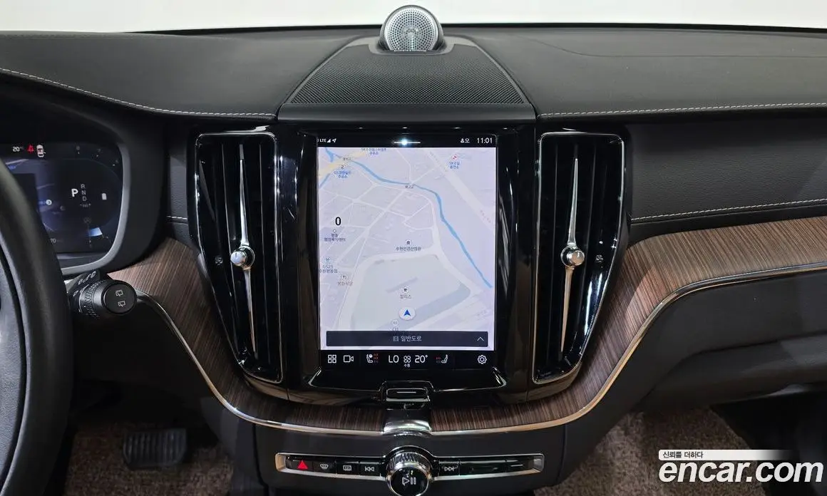 Volvo XC60 2022 2.0 автомат (гидро), фото 19