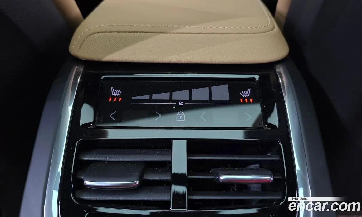 Volvo XC60 2022 2.0 автомат (гидро), фото 24