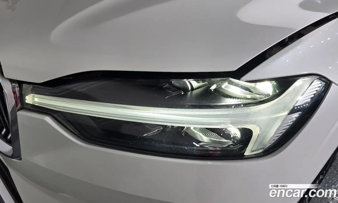 Volvo XC60 2022 2.0 автомат (гидро), фото 8