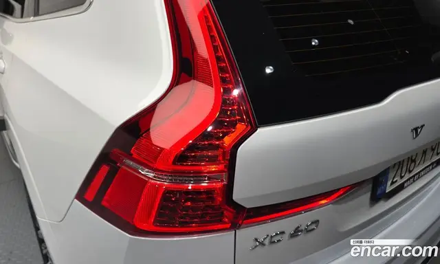 Volvo XC60 2022 2.0 автомат (гидро), миниатюра 9