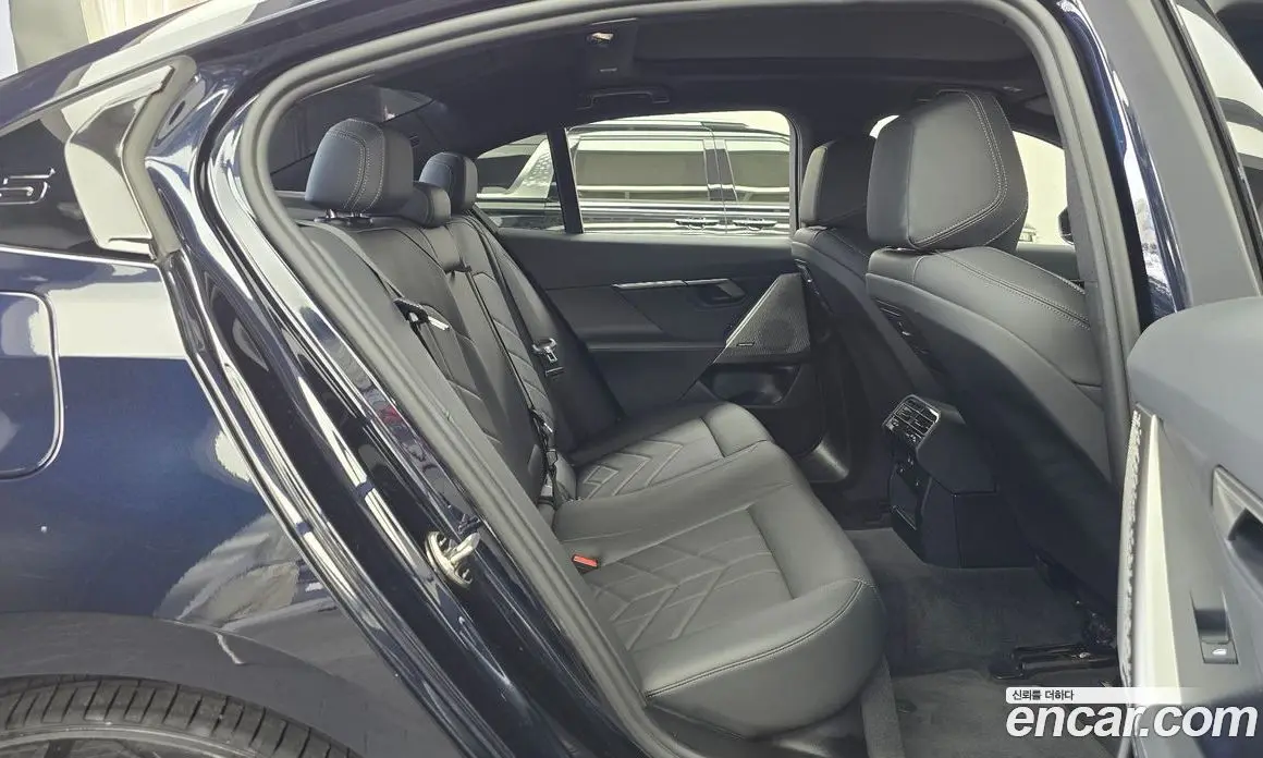 BMW 5 серия 2024 2.0 автомат (гидро), фото 17