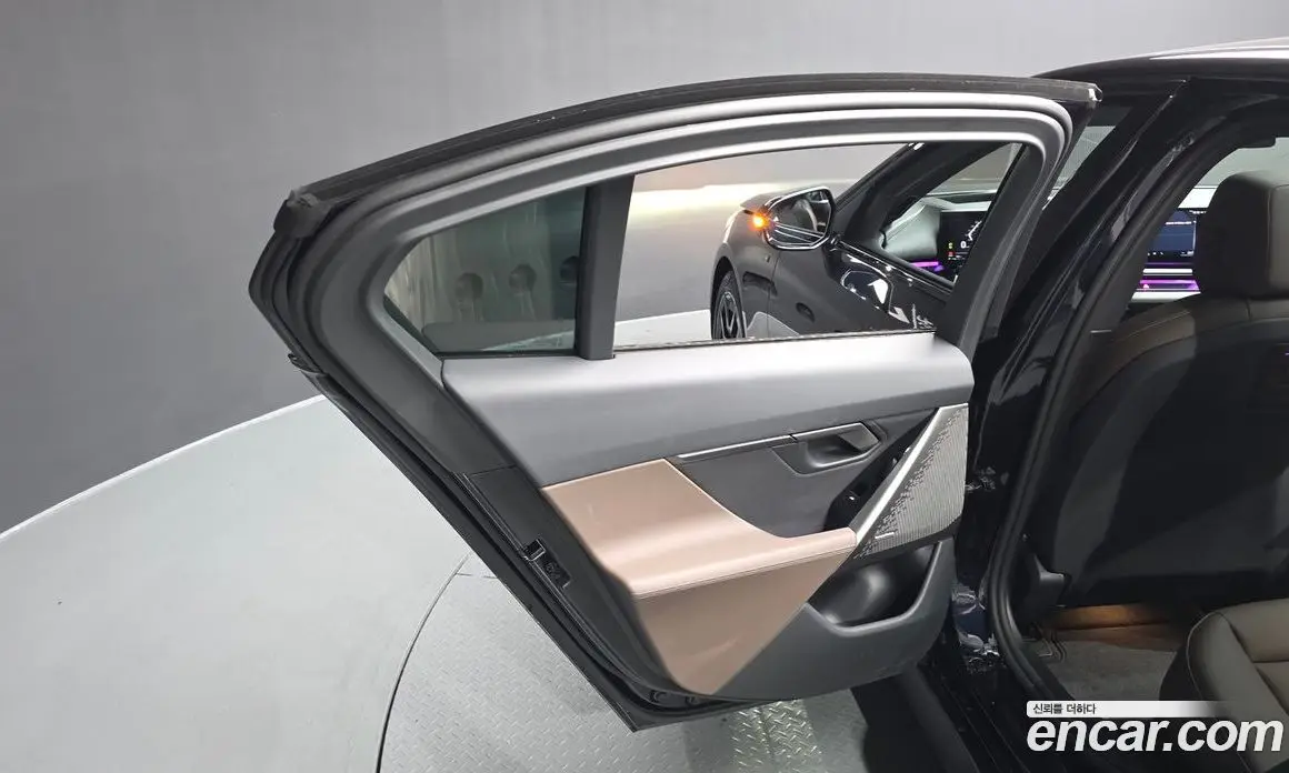 BMW 5 серия 2025 2.0 автомат (гидро), фото 15