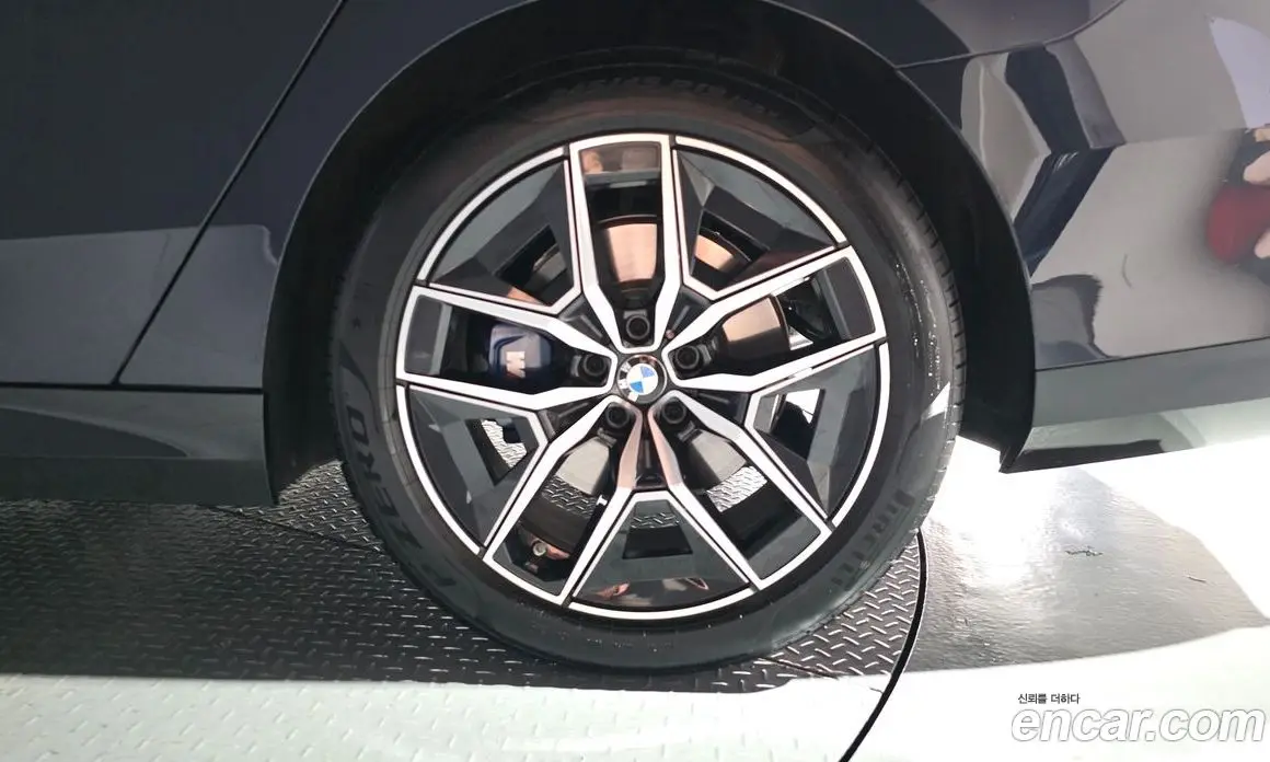 BMW 5 серия 2025 2.0 автомат (гидро), фото 7