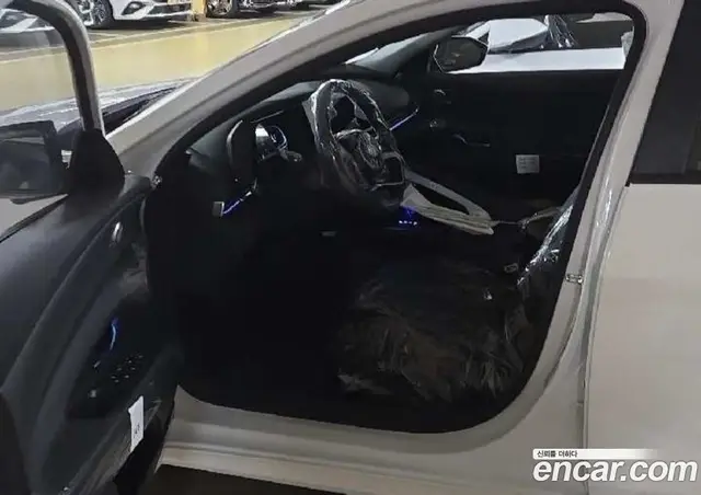 Hyundai Avante 2025 1.6 автомат (гидро), миниатюра 4
