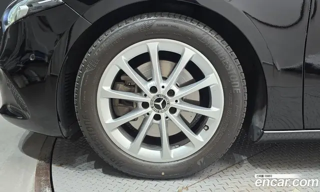 Mercedes-Benz A-Class 2020 2.0 автомат (гидро), миниатюра 5