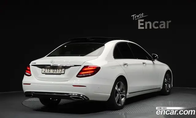 Mercedes-Benz E-Class 2016 2.0 автомат (гидро), миниатюра 2
