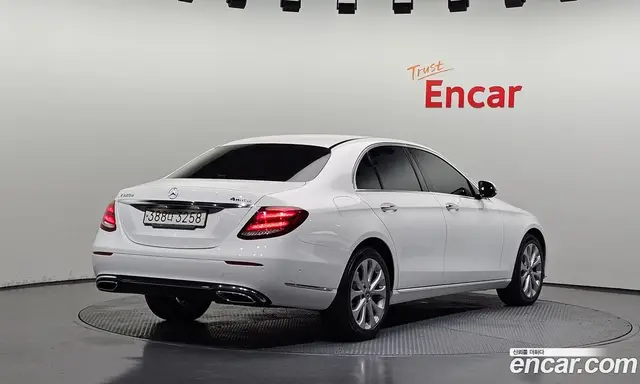 Mercedes-Benz E-Class 2020 1.9 автомат (гидро), миниатюра 2