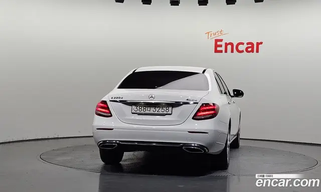 Mercedes-Benz E-Class 2020 1.9 автомат (гидро), миниатюра 4