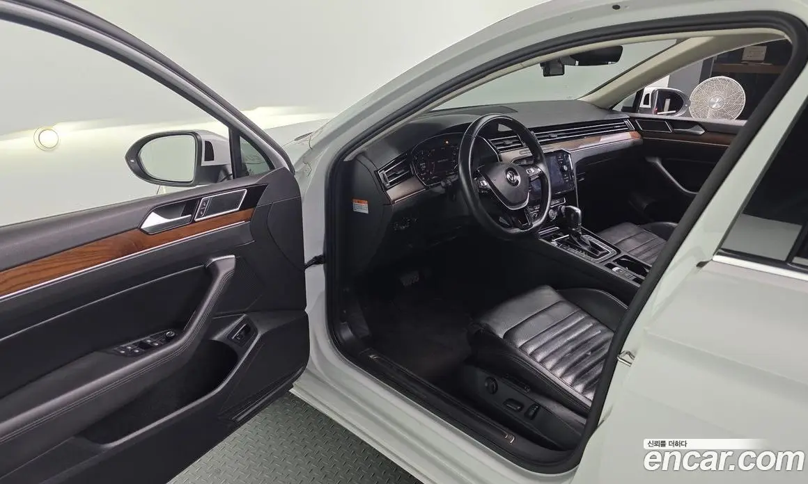 Volkswagen Passat 2018 2.0 автомат (гидро), фото 11