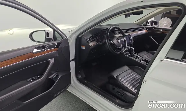 Volkswagen Passat 2018 2.0 автомат (гидро), миниатюра 11
