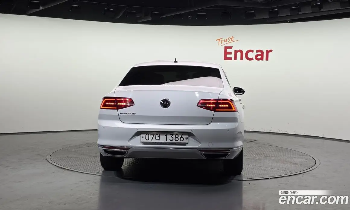 Volkswagen Passat 2018 2.0 автомат (гидро), фото 4