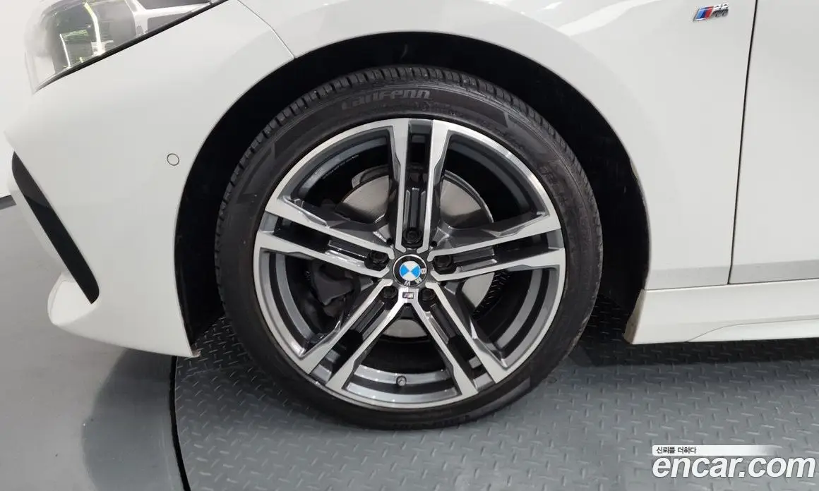 BMW 1 серия 2021 2.0 автомат (гидро), фото 5