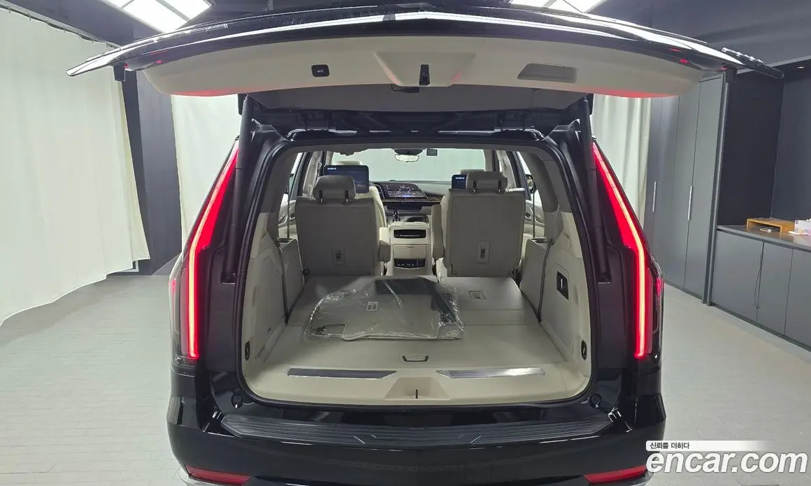 Cadillac Escalade 2023 6.2 автомат (гидро), фото 32 Cadillac Escalade 2023 6.2 автомат (гидро), фото 32