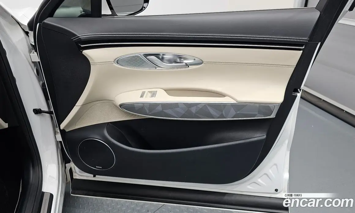 Genesis GV70 2023 2.5 автомат (гидро), фото 13