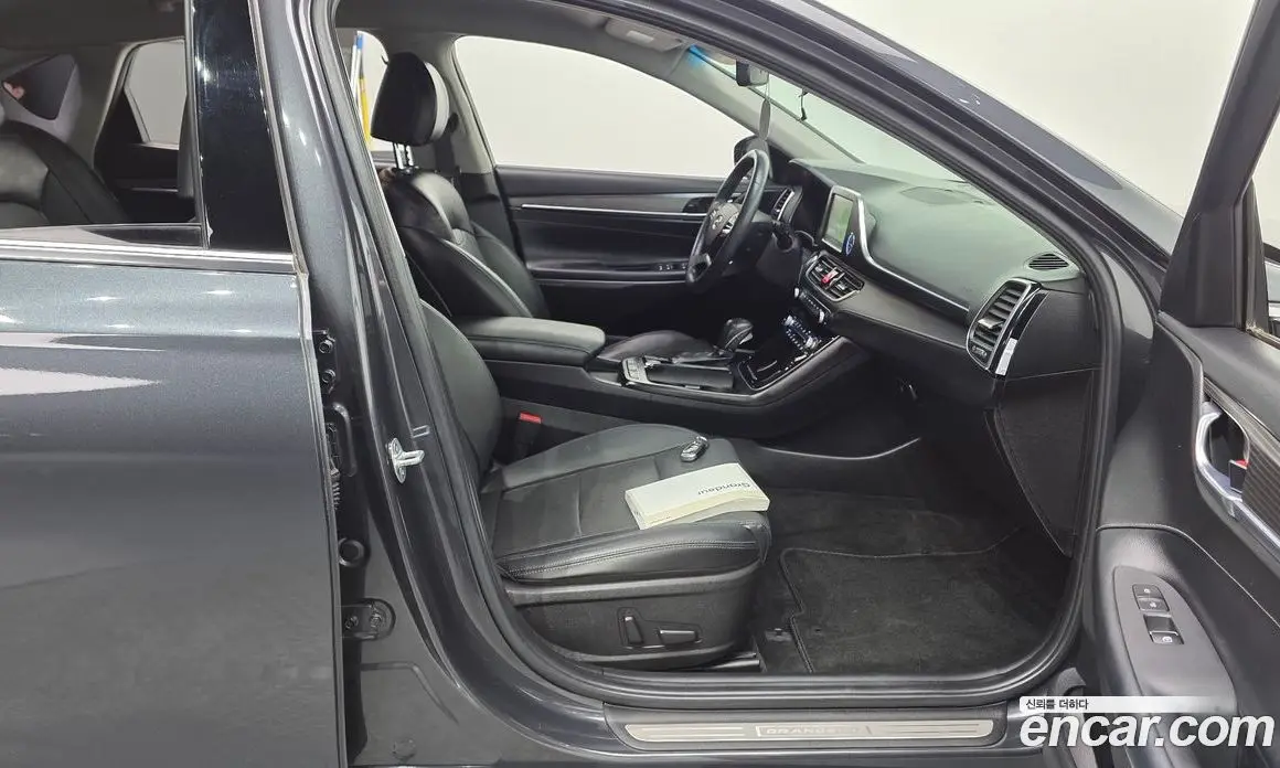 Hyundai Grandeur 2018 3.0 автомат (гидро), фото 16