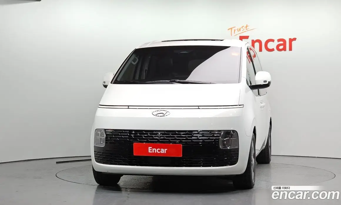 Hyundai Staria 2022 2.2 автомат (гидро), фото 3
