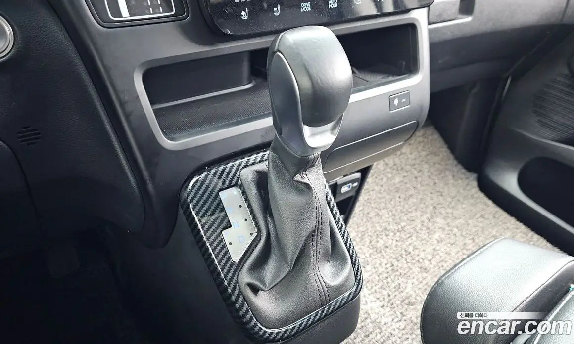 Hyundai Staria 2022 2.2 автомат (гидро), фото 9