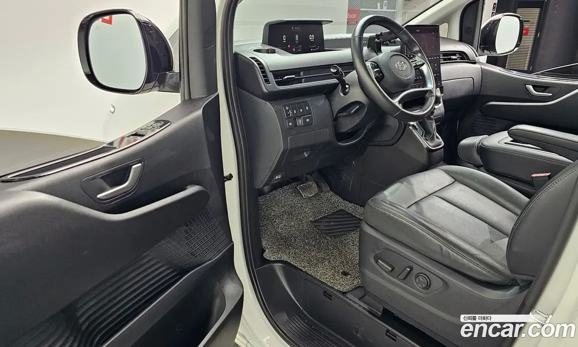 Hyundai Staria 2022 2.2 автомат (гидро), фото 10