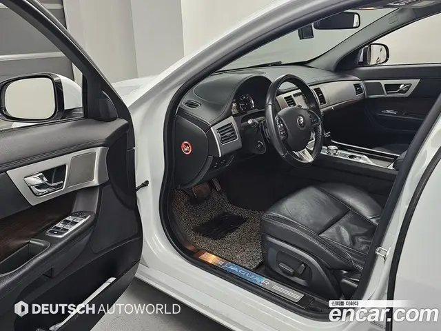 Jaguar XF 2015 2.2 автомат (гидро), миниатюра 11 Jaguar XF 2015 2.2 автомат (гидро), миниатюра 11