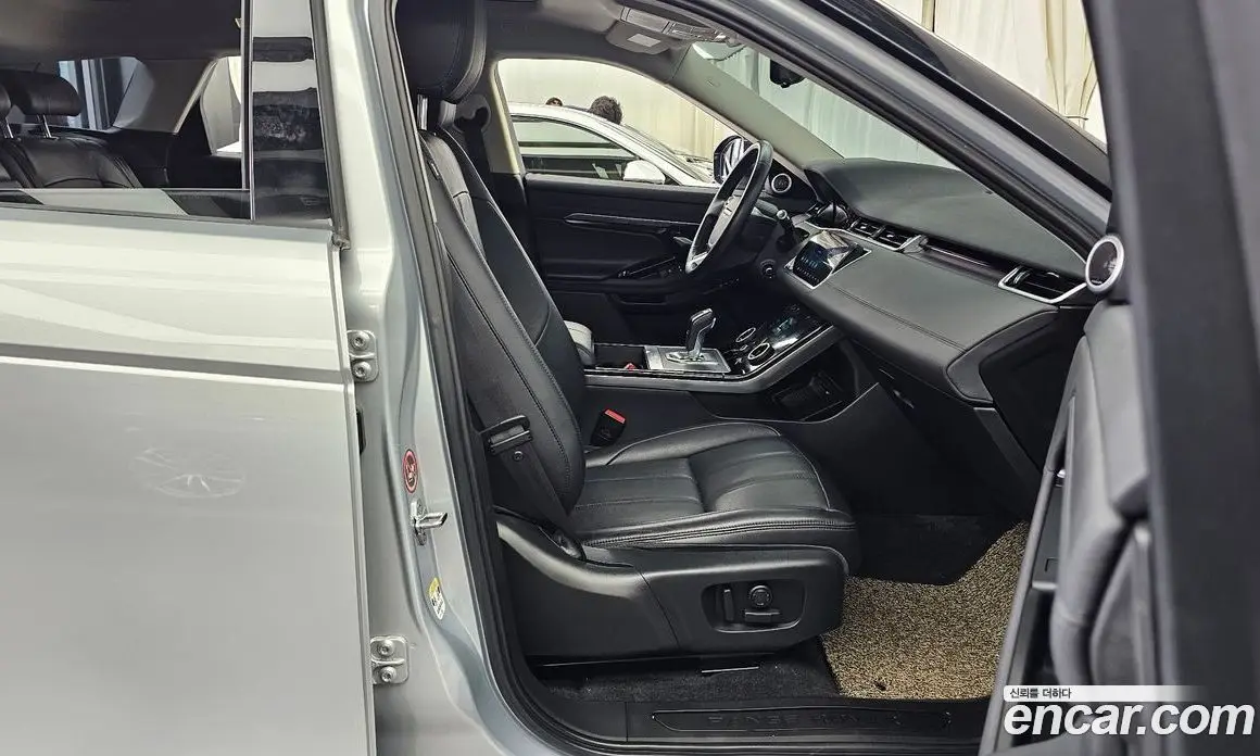 Land Rover Range Rover Evoque 2020 2.0 автомат (гидро), фото 17