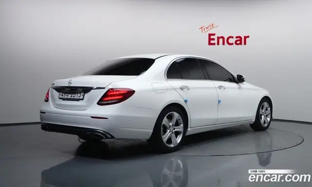 Mercedes-Benz E-Class 2017 2.0 автомат (гидро), миниатюра 2