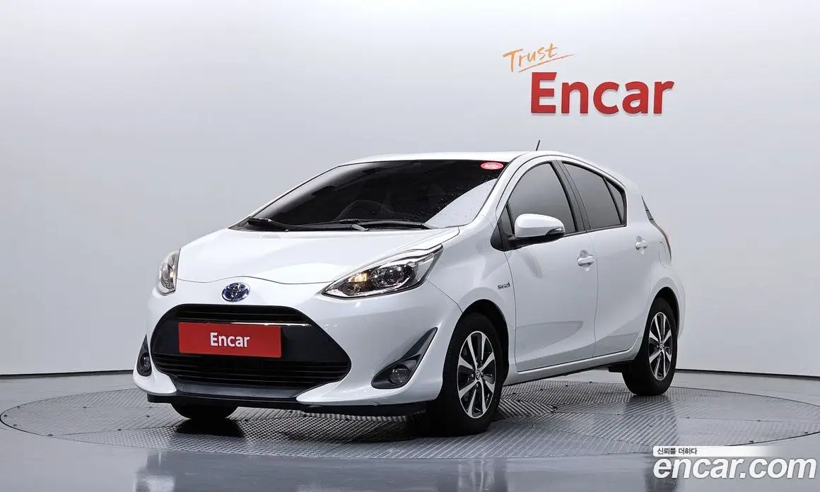 Toyota Prius 2018 1.5 автомат (гидро), фото 1 Toyota Prius 2018 1.5 автомат (гидро), фото 1